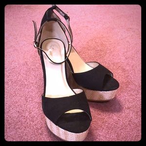 Adorable Black and Tan summer wedges!